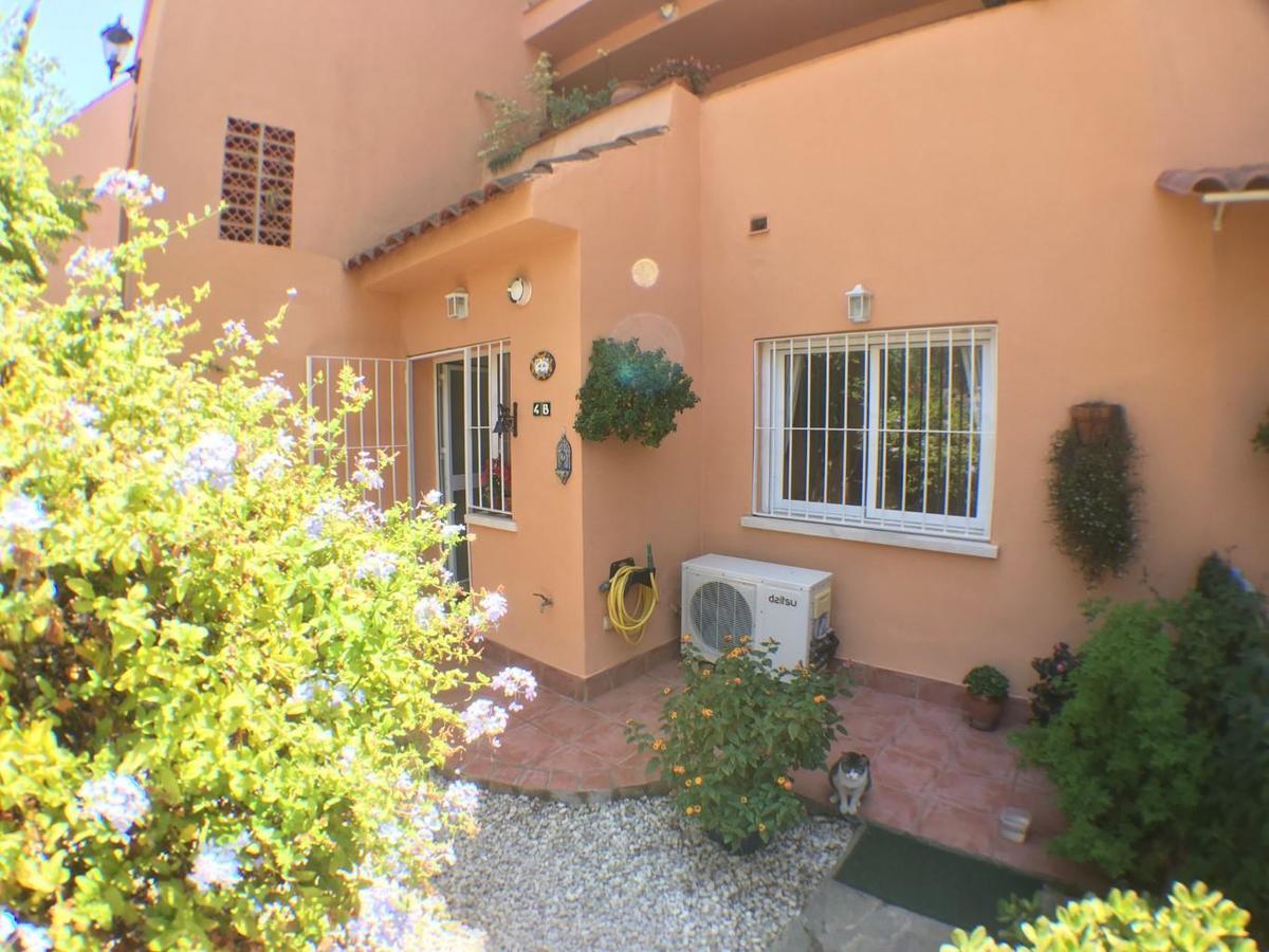 2236-Lovely Groundfloor With Pool View Casares Eksteriør bilde