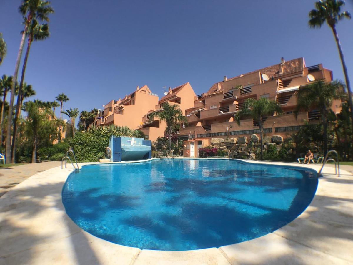 2236-Lovely Groundfloor With Pool View Casares Eksteriør bilde